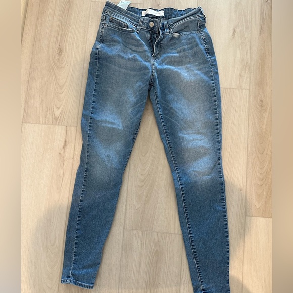 Signature by Levi Strauss Women's Light Blue Jeans - Picture 2 of 6